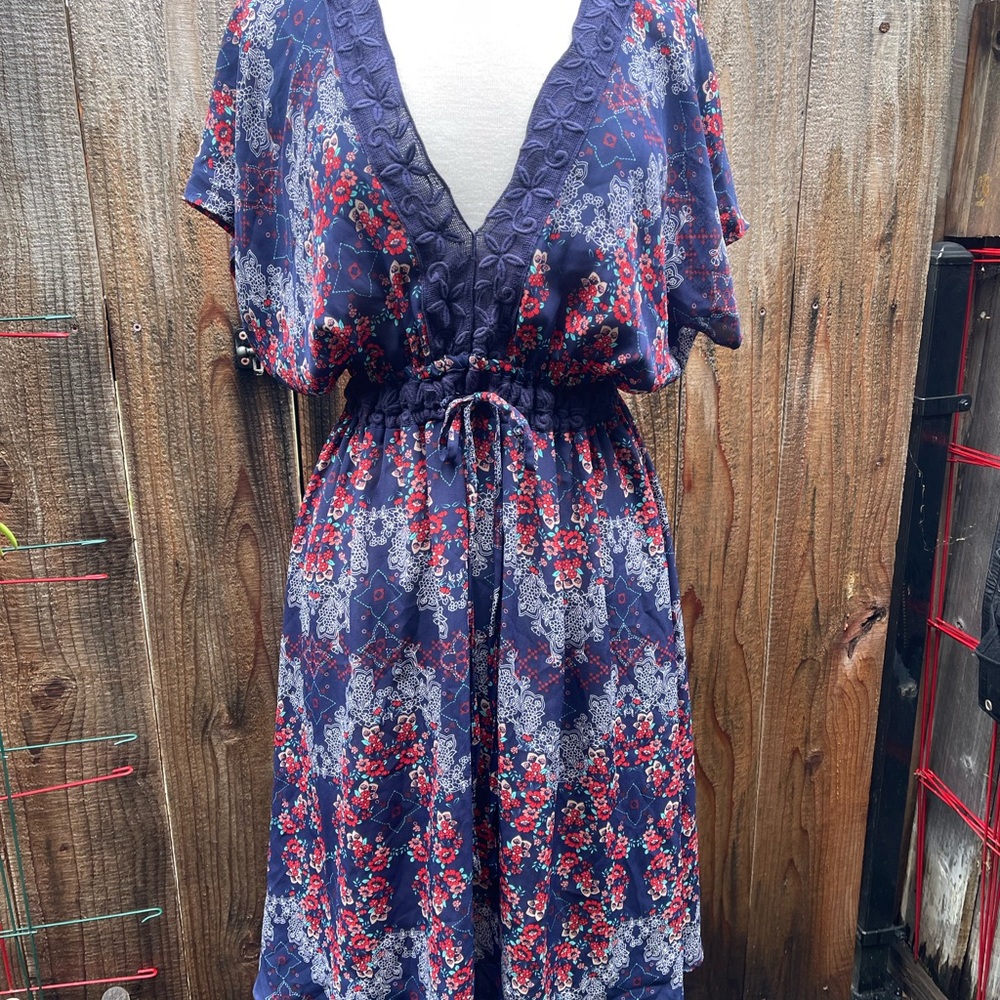 Floral Navy Dress with Lace Detail - Picture 3 of 7